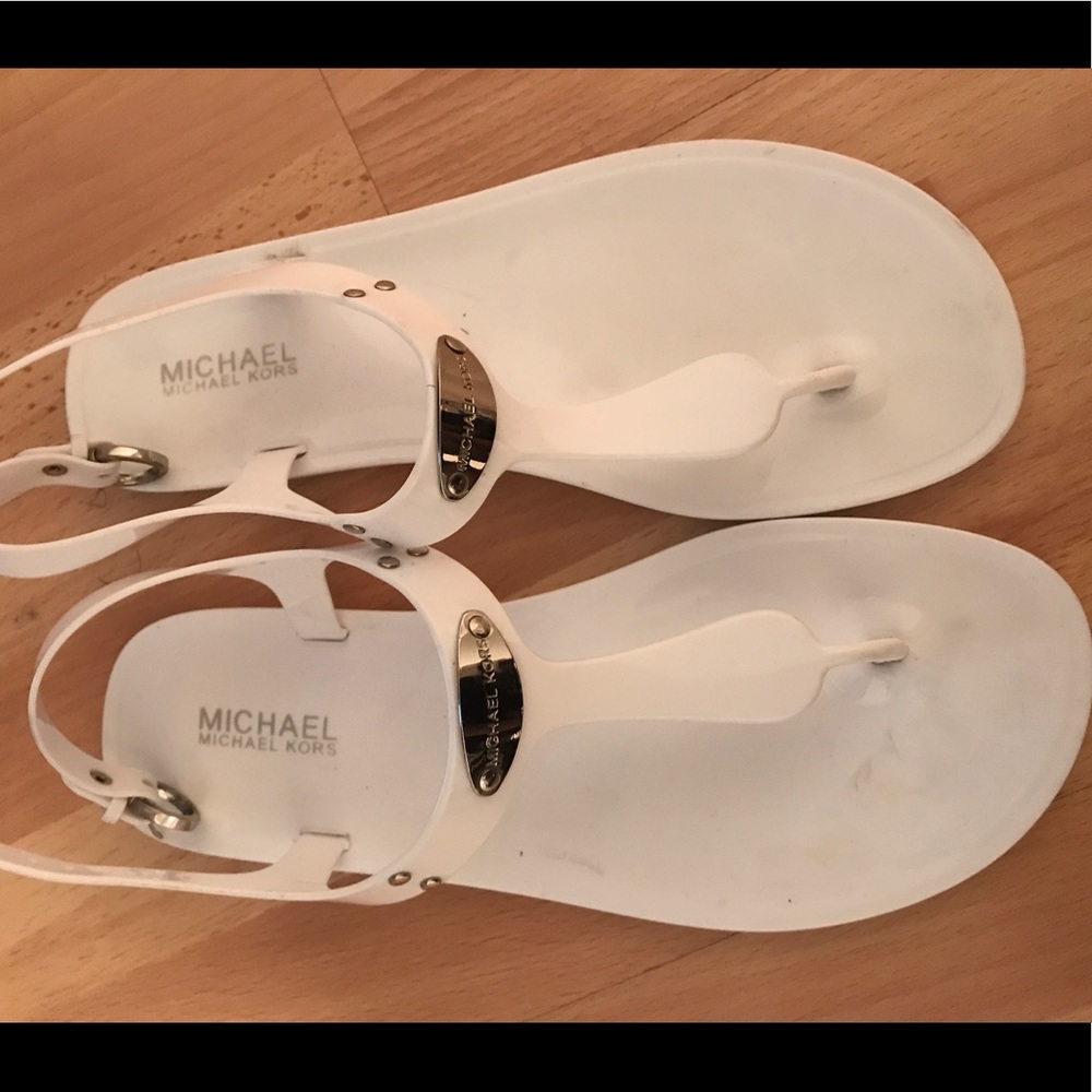 Authentic Michael kors sandals . no box